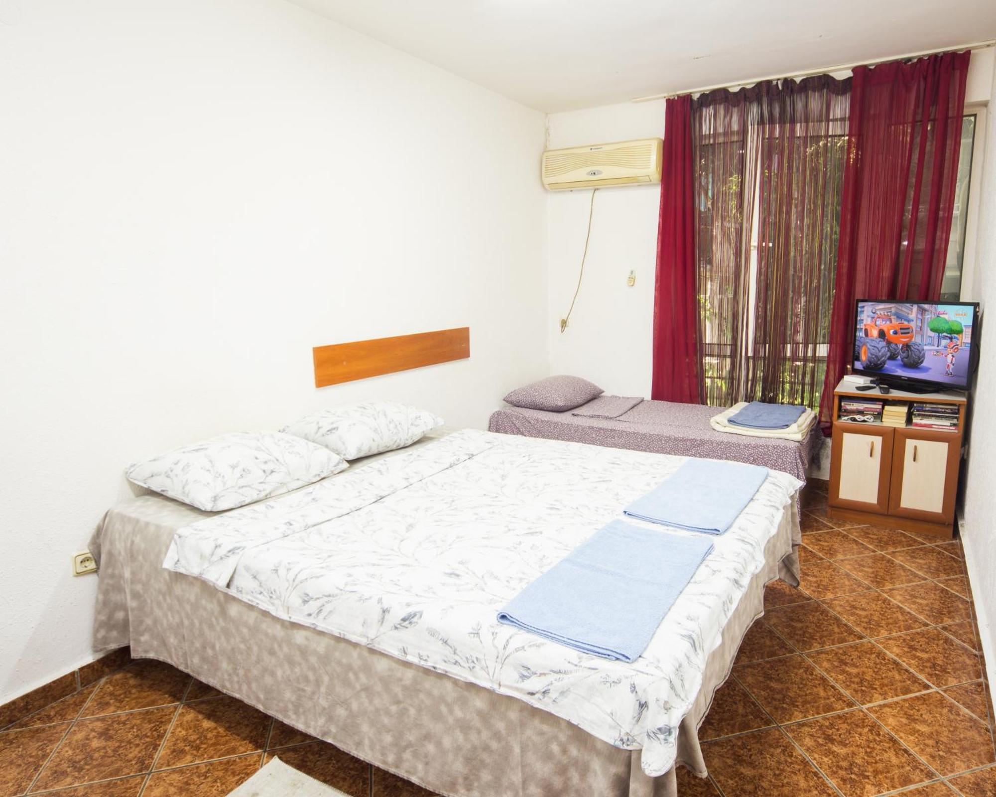 부르가스 Center - Basic Flat - 10 Min To The Beach 아파트 외부 사진